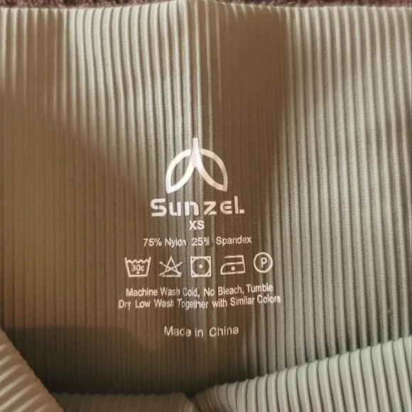 Sunzel Women's Shorts High Waist Tummy Control/ Deep Pockets Green Sz XS SNWOT - Picture 9 of 9